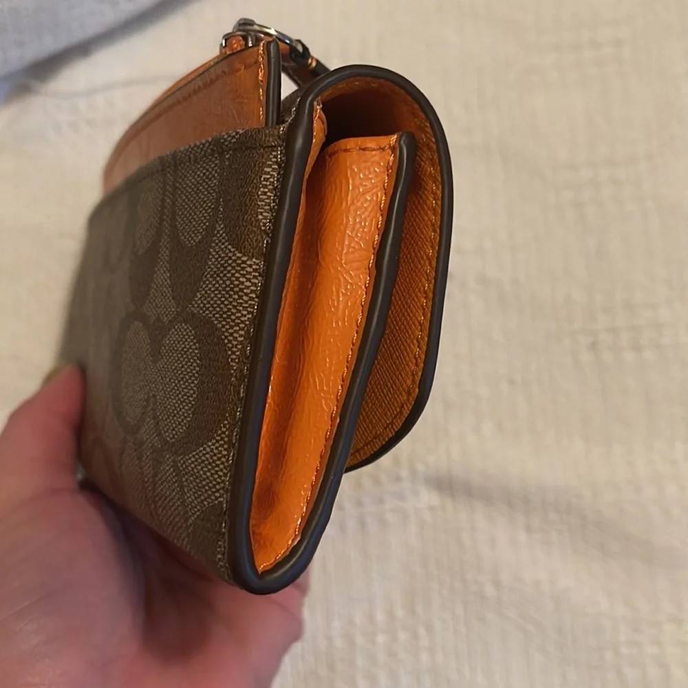 COACH - Peyton signature envelope wallet - EUC - Picture 7 of 7